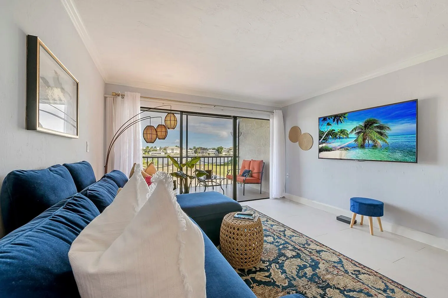 1 bed, 1.0 bath, 592 sqft, $4,076 — Photo 2