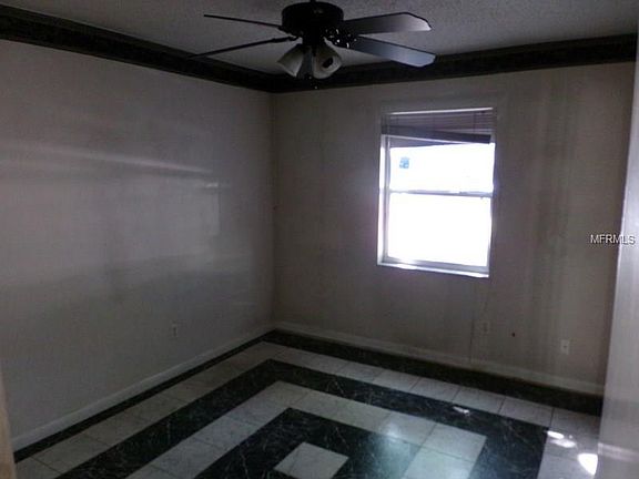 3rd image of 1924 Saginaw Ct