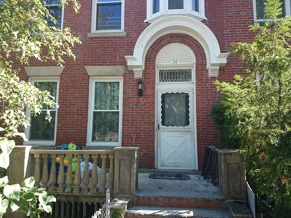 2nd image of 34 Leamington Rd