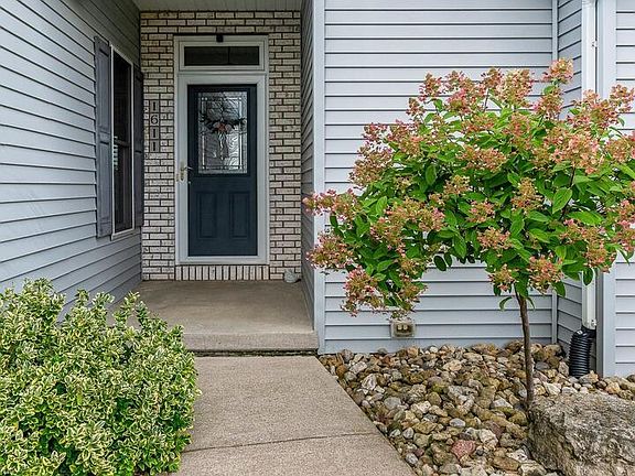 2nd image of 1611 W 65th St