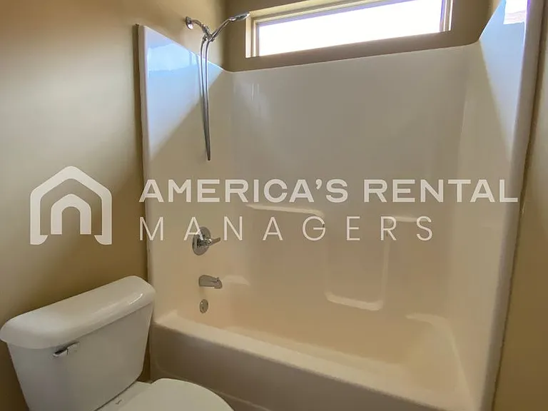 525 Fox Run Cir — Photo 10