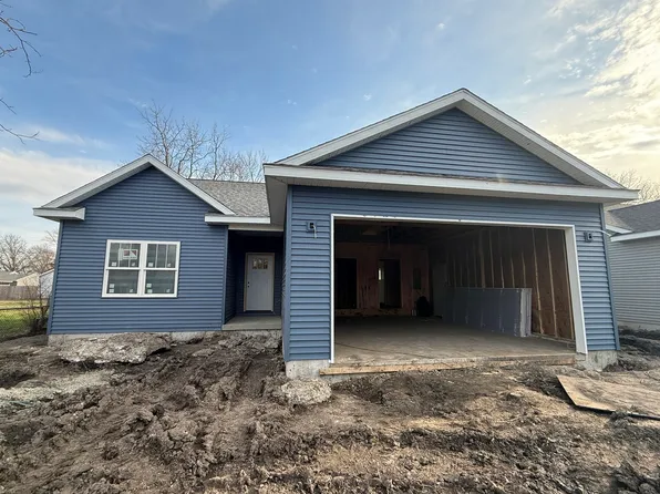 405 E Larmon St, Tolono, IL 61880