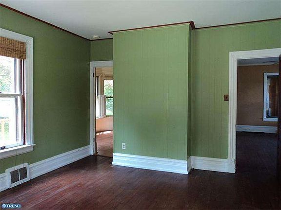 3rd image of 104 Beckley St
