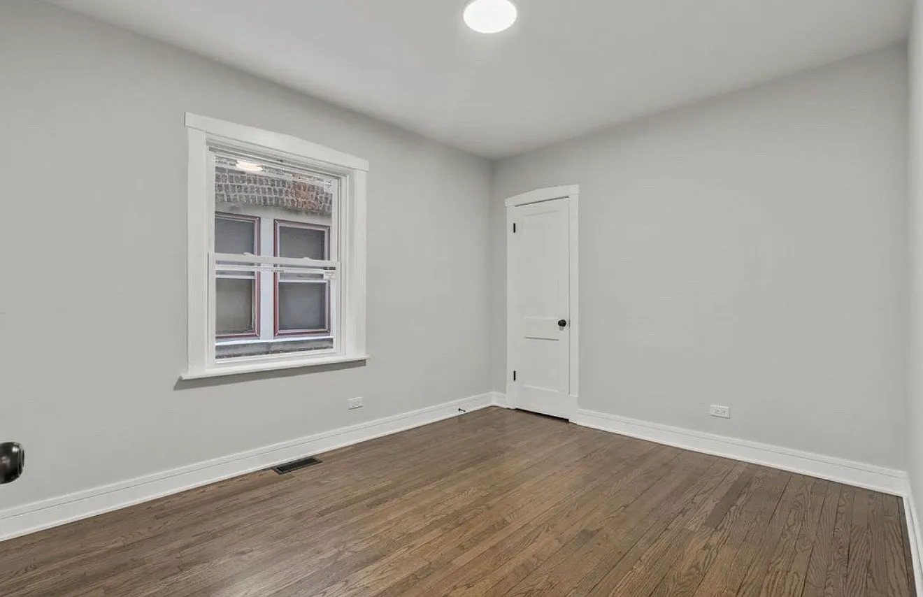 3 bed, 1000 sqft, $2,000 — Photo 3