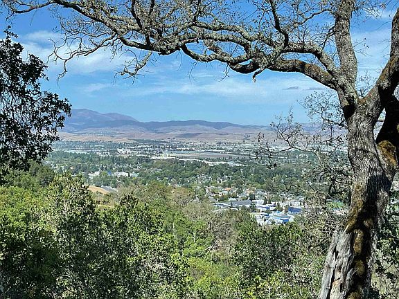 5th image of 3984 Foothill Rd