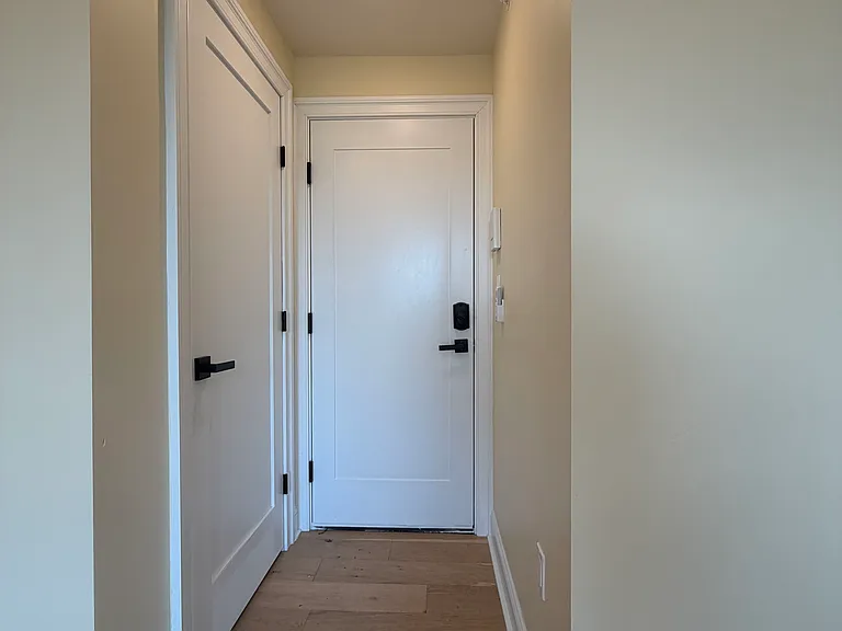 649 N 15th St #5 — Photo 6