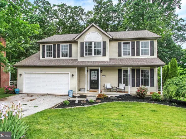 211 Moore Dr, Hanover, PA 17331