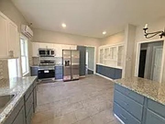 3rd image of 710 W 8th St