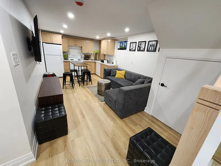 118 Charlotte St — Photo 2