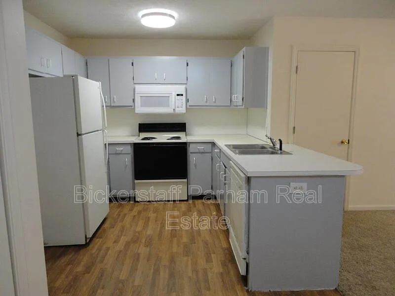 2 bed, 1.5 bath, 1085 sqft, $795 — Photo 3
