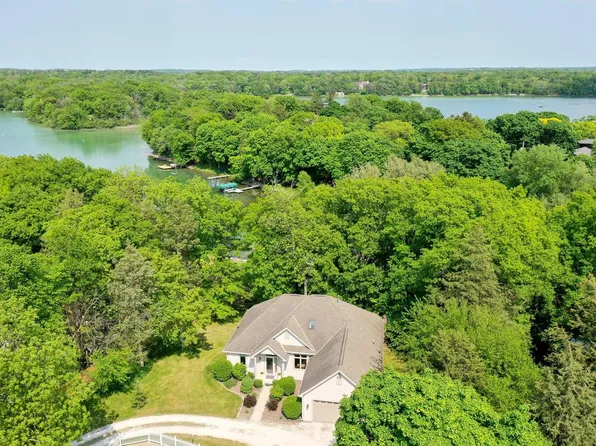 2762 North Interlaken DRIVE, Summit, WI 53066