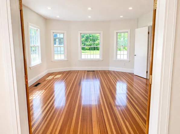 67 Old Amherst Rd #1, Sunderland, MA 01375