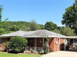 877 Allens Creek Rd, Waynesville, NC 28786