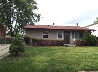 210 E Maxon Ln, Streamwood, IL