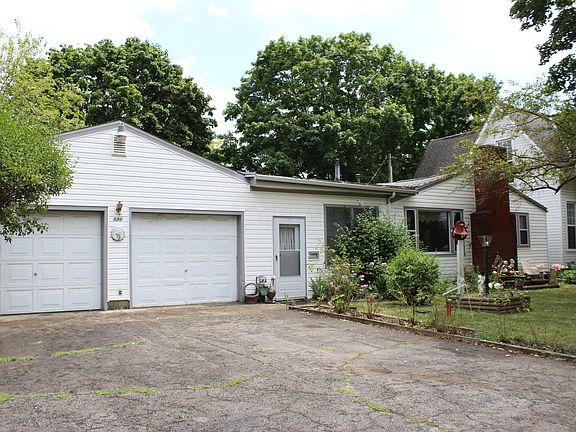 5th image of 130 S Oak St