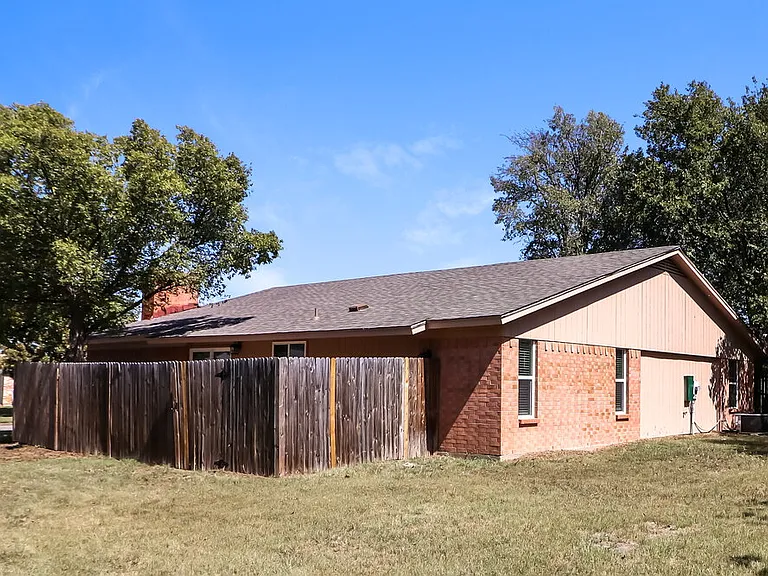 3300 Chalmette Ct — Photo 16