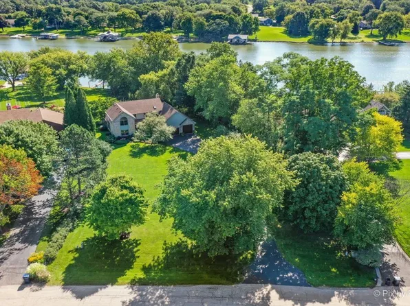 28683 W Rivers Edge Dr, Cary, IL 60013