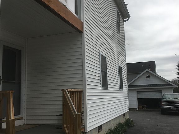 Driveway view-plenty parking