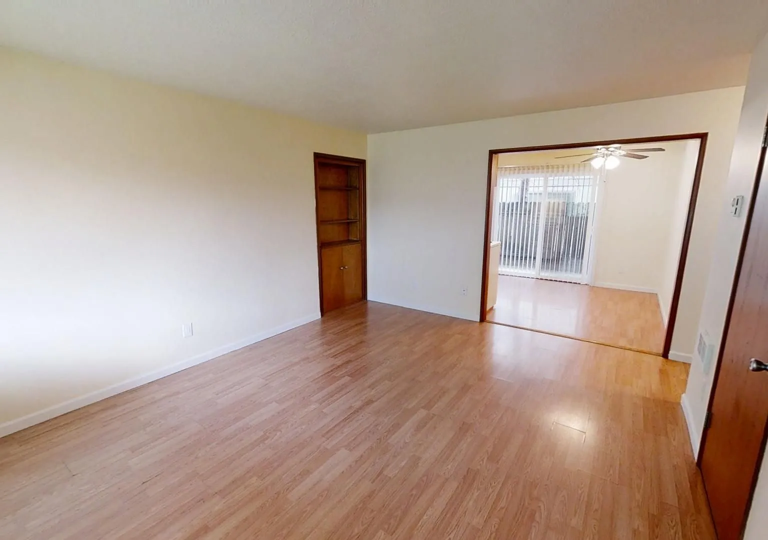 Charming First-Floor Mid-Century Apartment in Tranquil West Linn — Photo 2