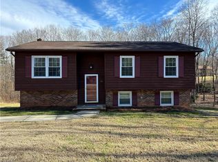 386 Maple Hollow Rd, Mount Airy, NC 27030