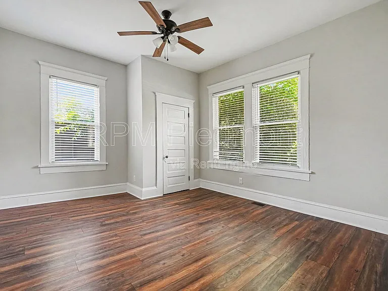 706 Catherine St SW — Photo 16