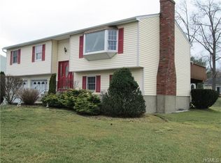 203 Melville Dr, New Windsor, NY 12553