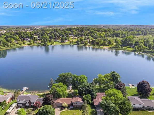 527 Tanview Dr, Oxford, MI 48371