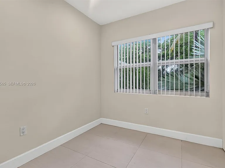 12800 NE 11th Ave #3 — Photo 10