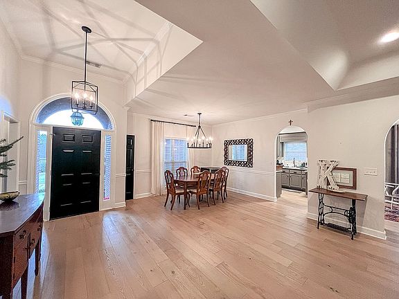 2nd image of 3646 Seven Oaks Dr