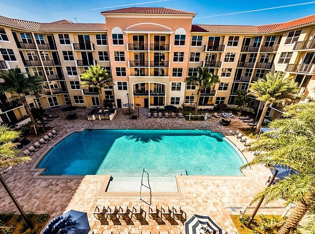 Miami FL apartments For Rent ; Paraiso at Fountain Square Luxury Apartments ; Apartments near FIU