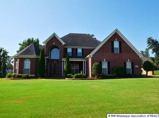 8695 Whites Crossing Dr, Olive Branch, MS 38654