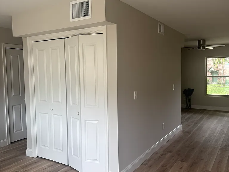 8205 Kensington Sq — Photo 13