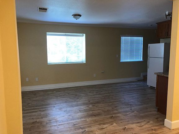 Dining/kitchen area