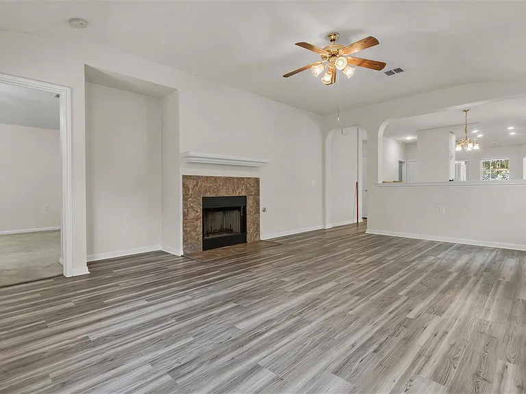 5605 Bentsen Ln — Photo 6
