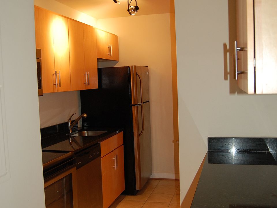 1st image of 10 W Broad St
