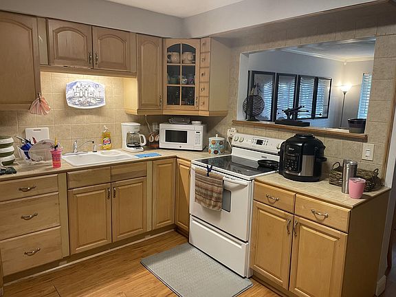5th image of 9453 SW 52nd Ct