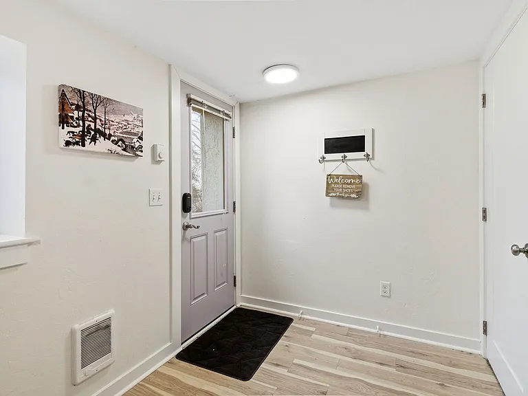 518 W 23rd Ave — Photo 7