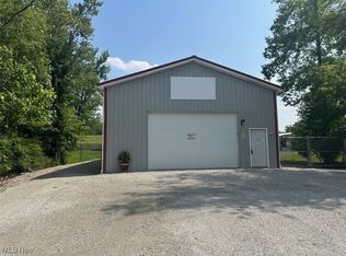 663 Happy Valley Rd, Parkersburg, WV 26104