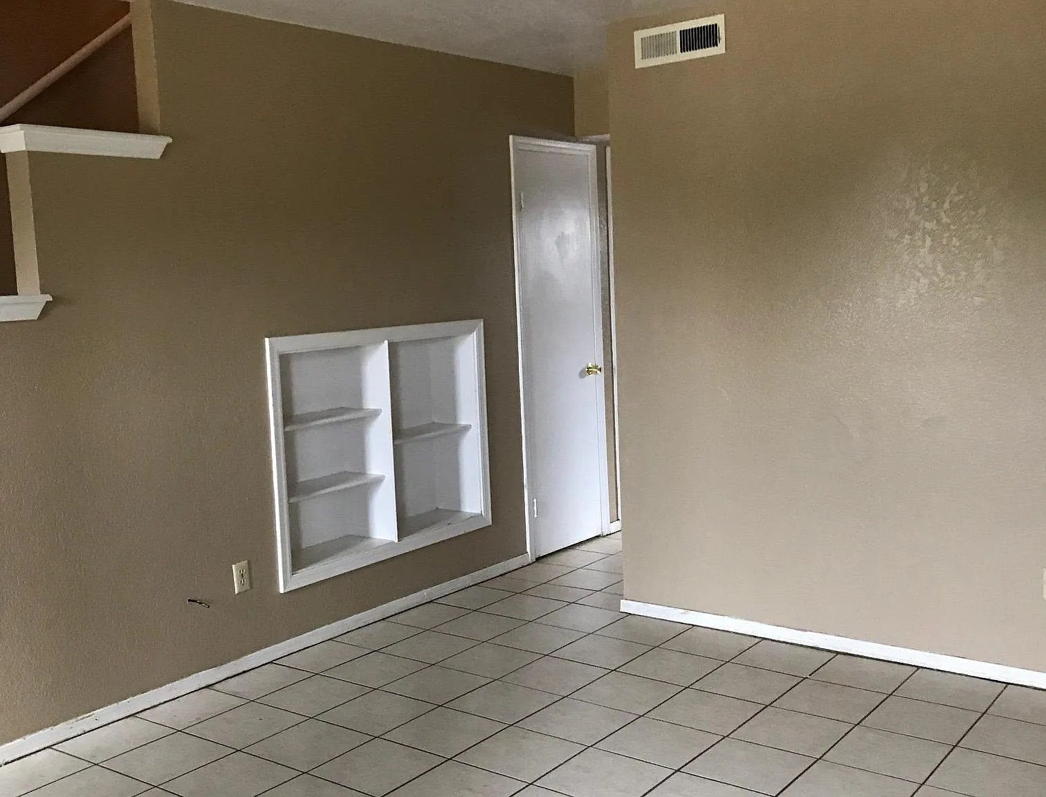 2 bed, 1.5 bath, 1088 sqft, $910 — Photo 3