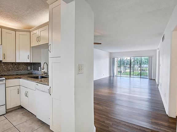 4th image of 3905 N Nob Hill Road #201