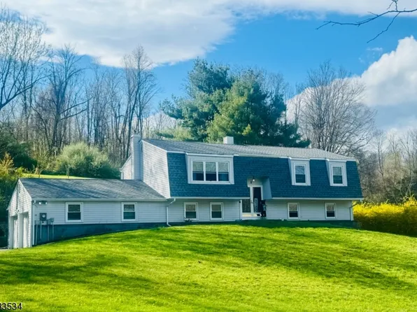 8 Pilz Ct, Vernon Twp., NJ 07461