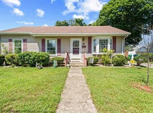 63 Michigan Ave, Warwick, RI 02888