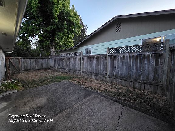 5th image of 3590 Hilyard St