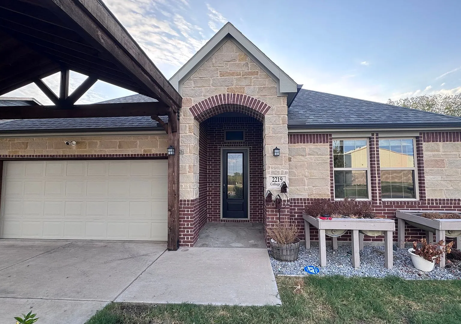 2219 College St, Greenville TX — Photo 1