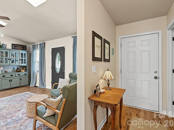 4th image of 29 Muirfield Dr