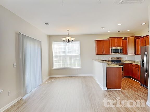 3rd image of 651 Braekel Way