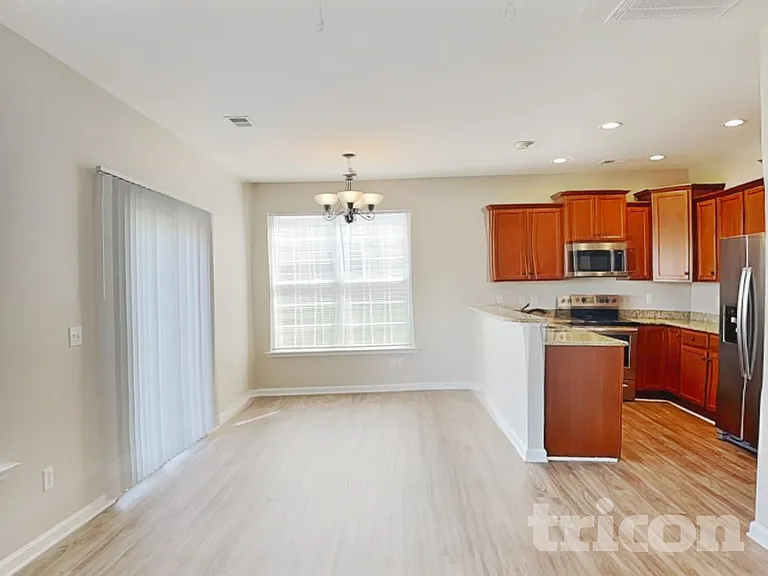 651 Braekel Way — Photo 3