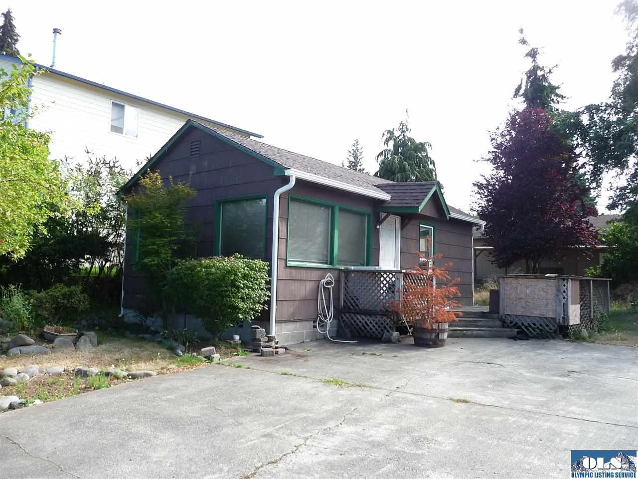 914 E 8th St photo 1