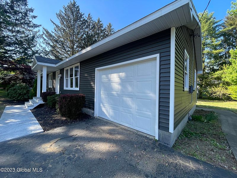 4th image of 39 Manchester Drive