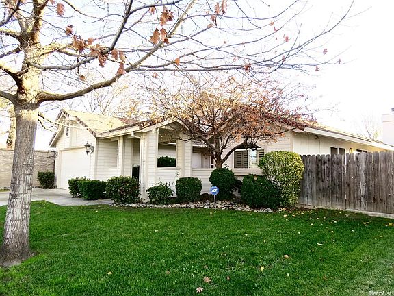 3rd image of 624 Buckinghorse Ct